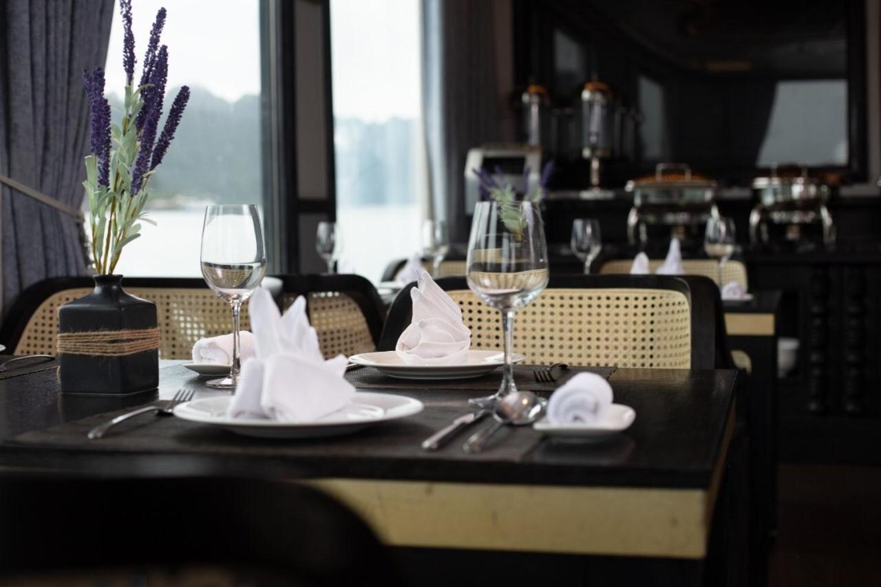 Hotel Madeline Cruises Ha Long Exterior foto